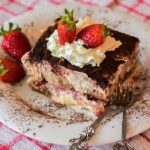 Tiramisù alle Fragole: la ricetta del dolce dell’estate, economico e facile da preparare